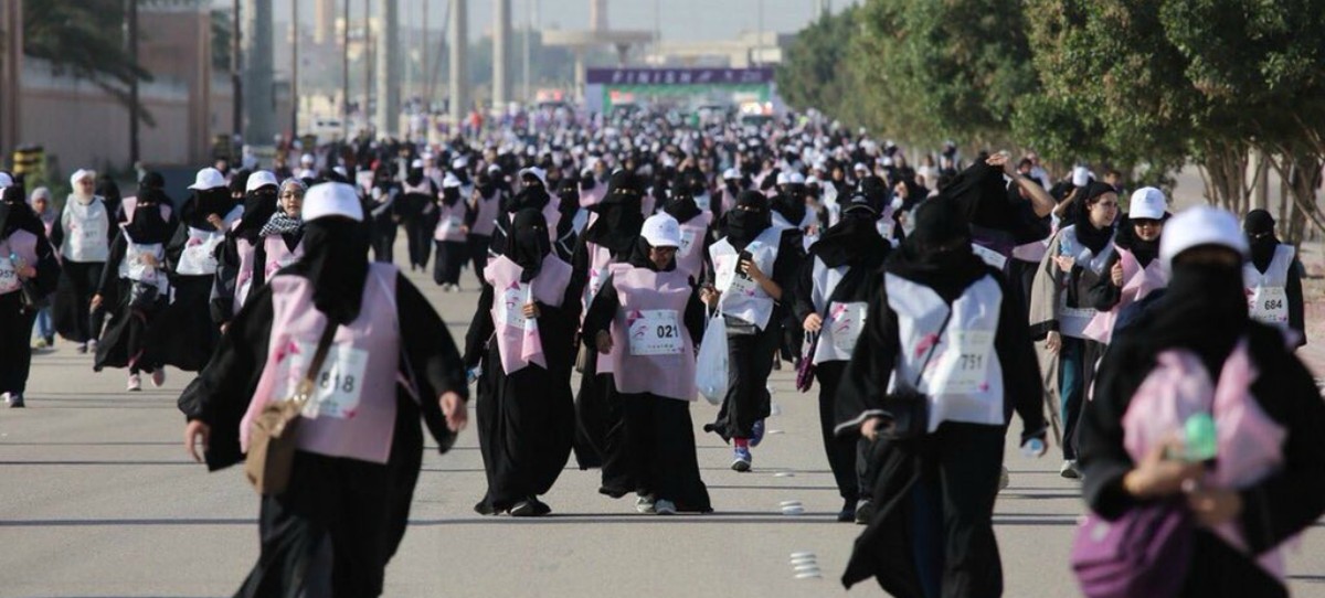 La foto viral de la primera maratón femenina en Arabia Saudí