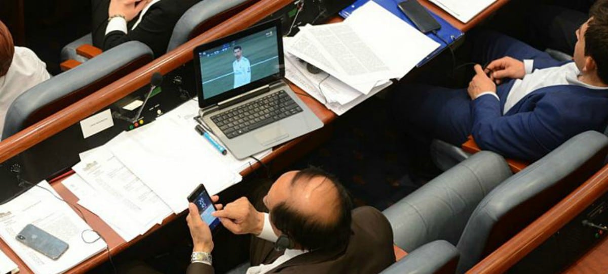 Pillan a diputados macedonios viendo el Real Madrid-Juventus durante una moción de censura