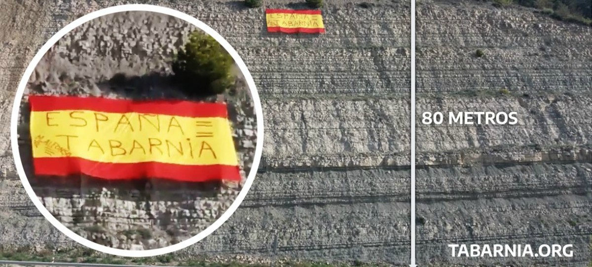 Colocan una bandera de España entre Tabarnia y Cataluña de 10 metros de largo por 4,5
