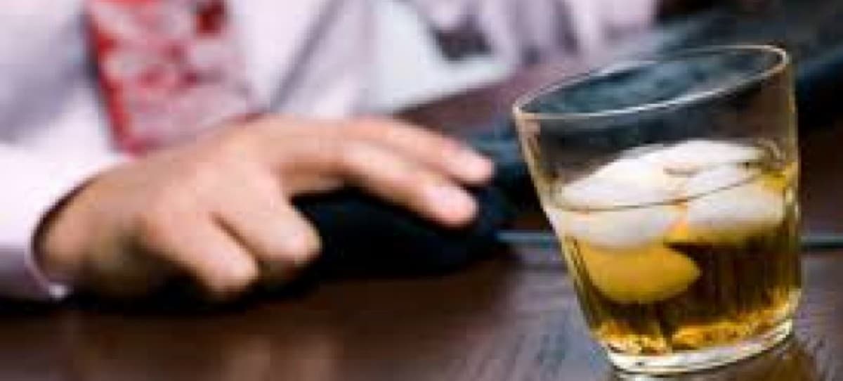 El 5% de los trabajadores consume alcohol durante el trabajo