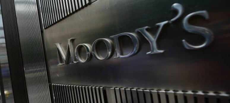 Moody’s se teme lo peor: rebaja su calificación del sistema bancario de EE.UU. a negativa