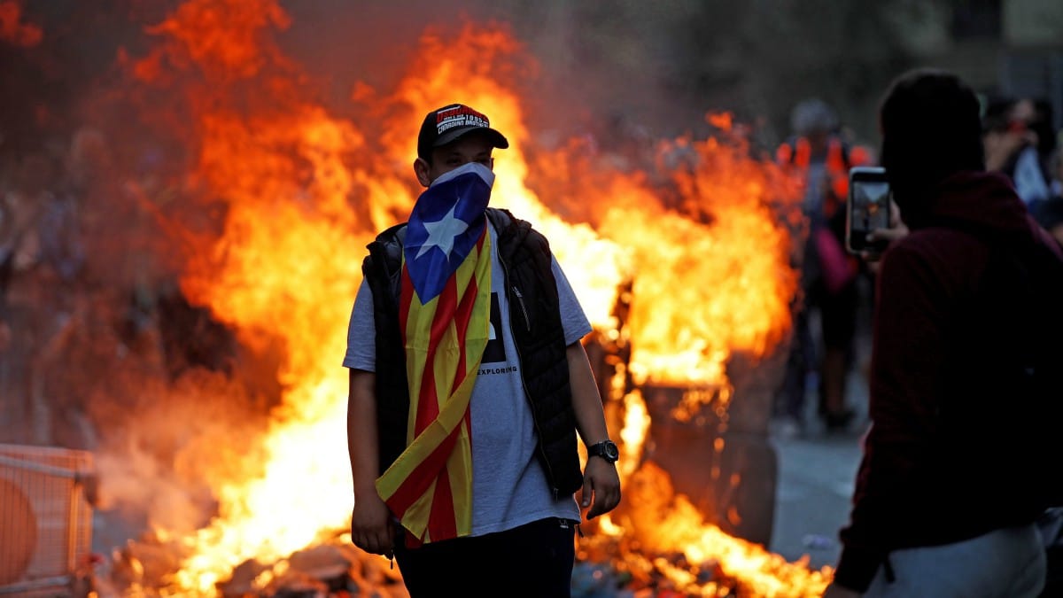 Sigue ingresado en estado muy grave el policía nacional herido en los disturbios provocados por los separatistas en Cataluña