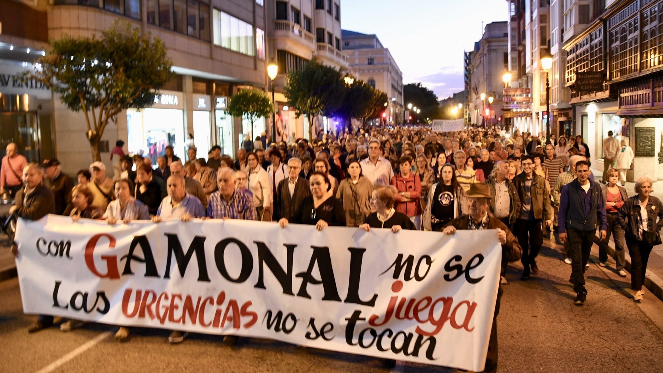 Más de mil personas se manifiestan en Burgos contra la unificación de Urgencias