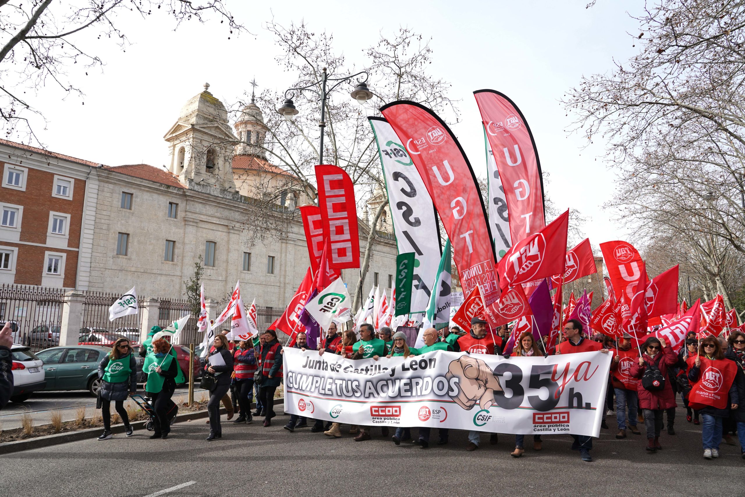 Los sindicatos cifran en 3.000 los asistentes a la manifestación por las 35 horas