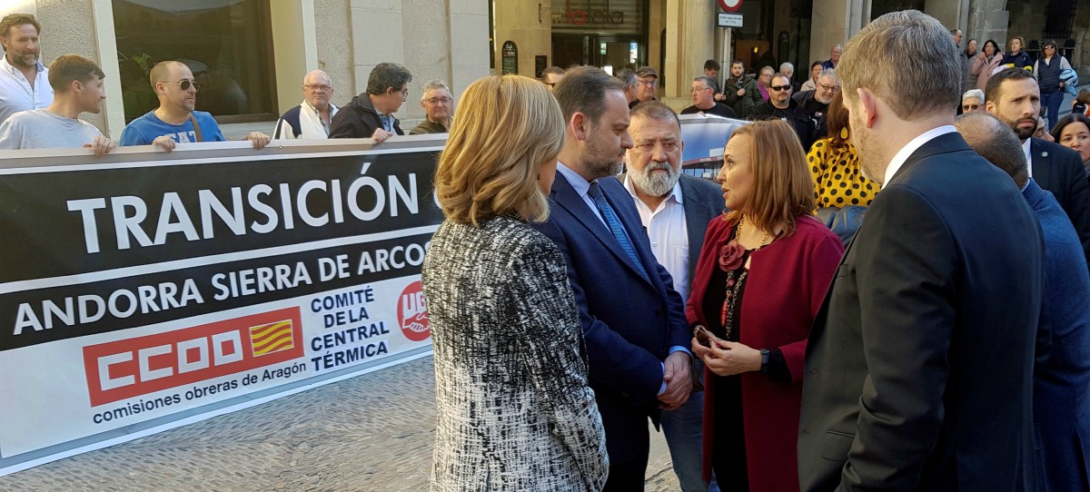Los trabajadores de Endesa en Teruel reciben a Ábalos al grito de ‘transición o traición’