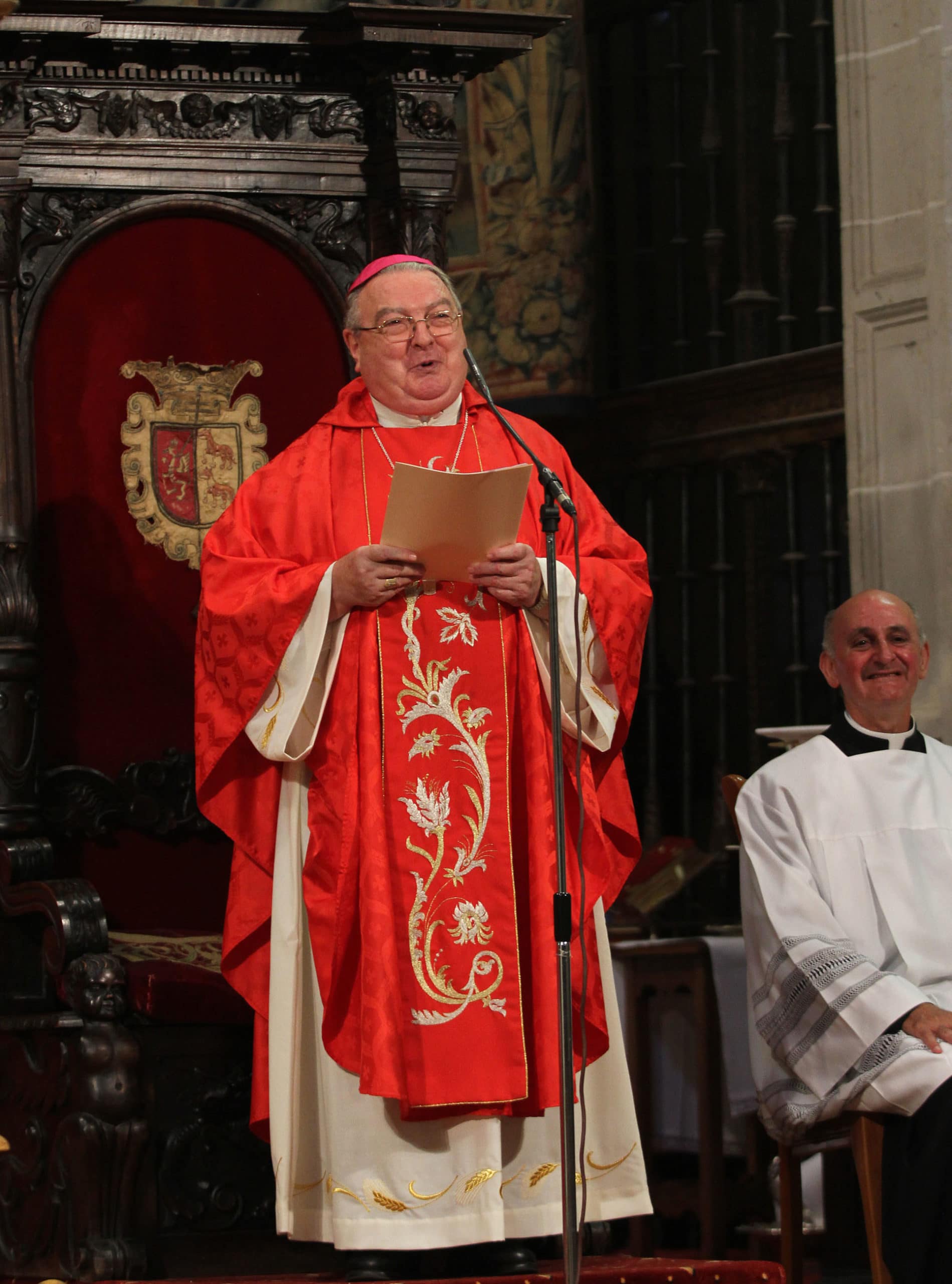 El obispo de Palencia, ingresado con fiebre alta en un hospital