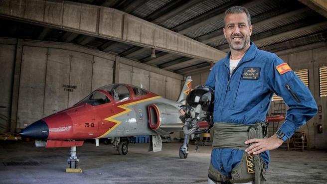 El comandante y piloto de la Patrulla Águila Eduardo Barvalena fallece tras estrellarse en el Mar Menor