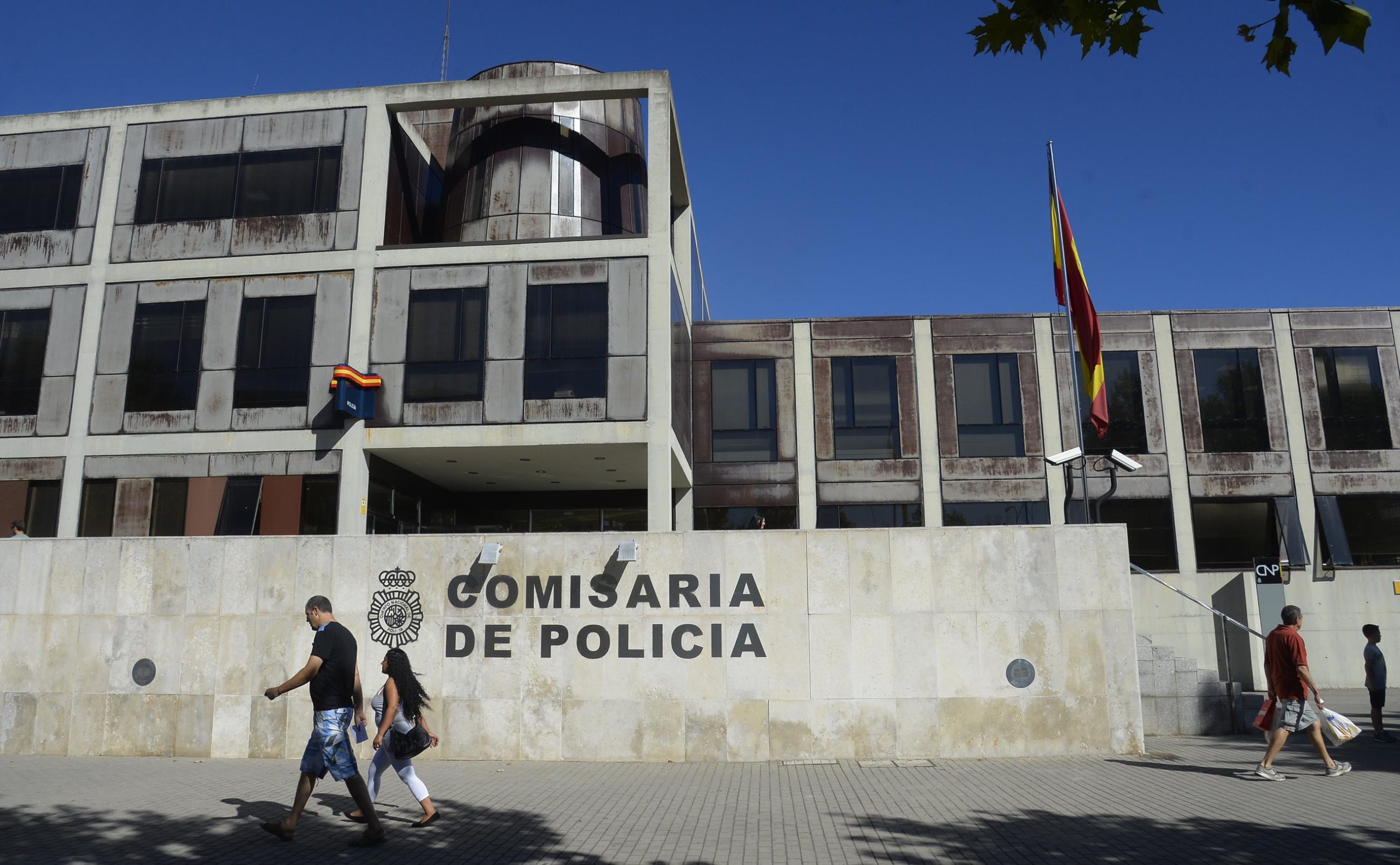Fundación Caja Rural de Burgos y Cajaviva donan mamparas de metacrilato a las comisarías
