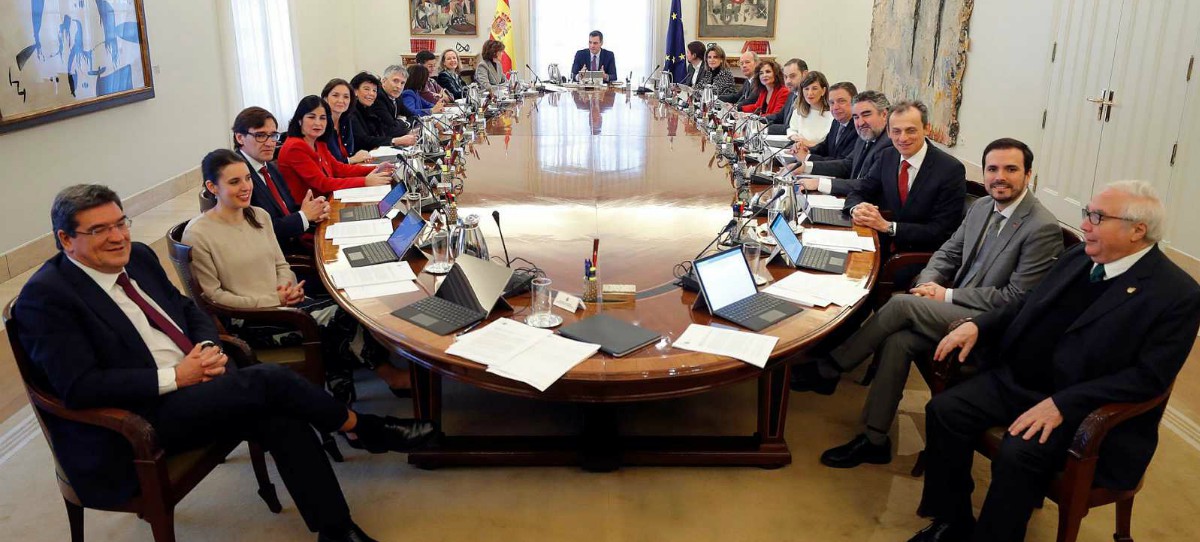 El PP pide que Sánchez adelgace su Gobierno de 4 vicepresidencias y 18 ministerios para luchar contra el COVID-19