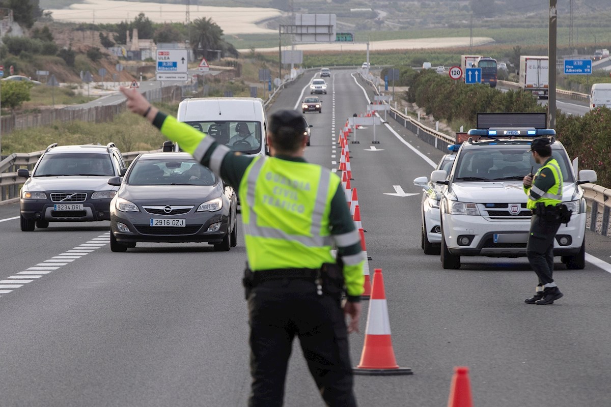 La Guardia Civil detiene a un conductor con un permiso de la ‘República Errante Menda Lerenda’
