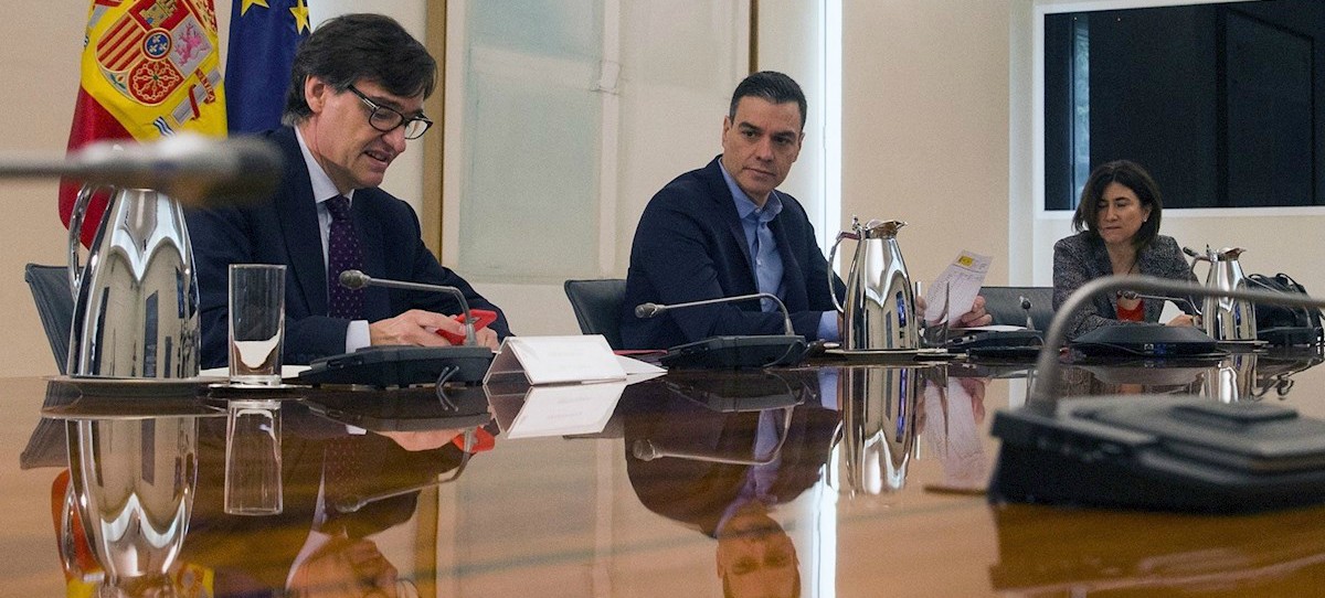 Los funcionarios se suman a médicos y enfermeros y ultiman una querella contra Sanidad