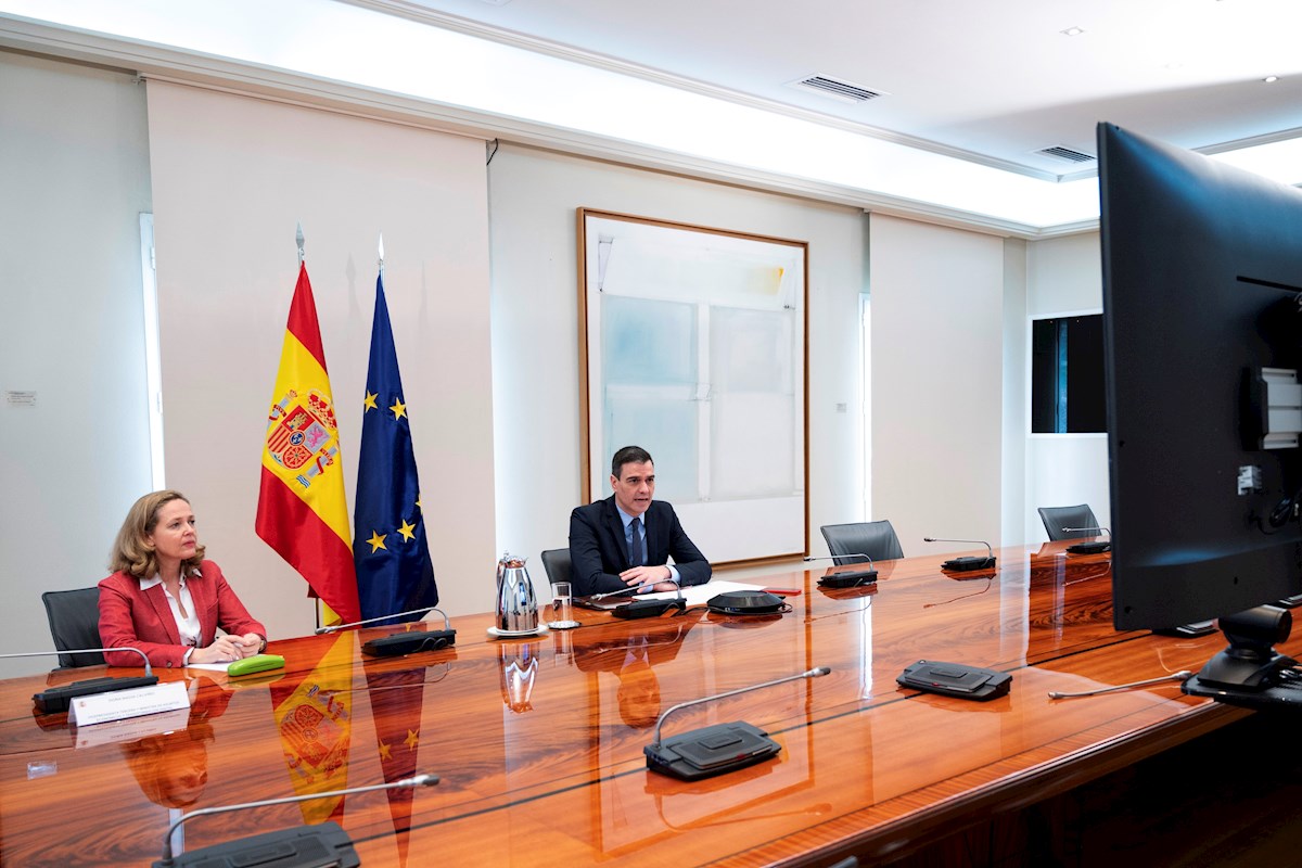 Sánchez se hace un Zapatero: congelación de sueldos a funcionarios