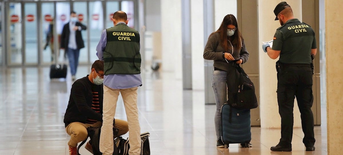 Vuelven los test covid-19 a los aeropuertos: obligatorios para los pasajeros procedentes de China