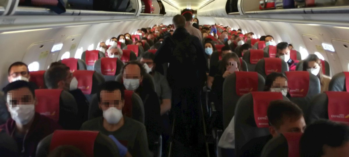Las aerolíneas critican que España sea el único país europeo donde es obligatoria la mascarilla en el avión
