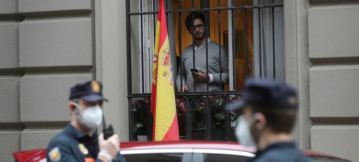 ‘Permiten manifestaciones para apoyar a asesinos, pero persiguen a la gente por ir con una bandera de España por la calle’