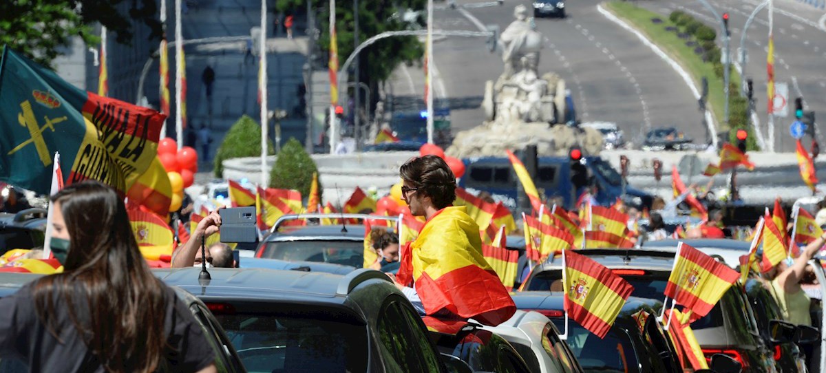 Miles de ciudadanos colapsan Madrid en la manifestación motorizada de VOX contra el Gobierno