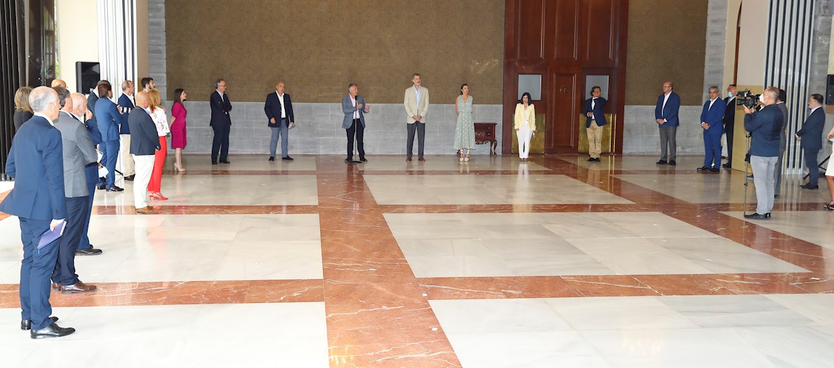 El sector turístico canario traslada al rey su malestar con el ministro Garzón