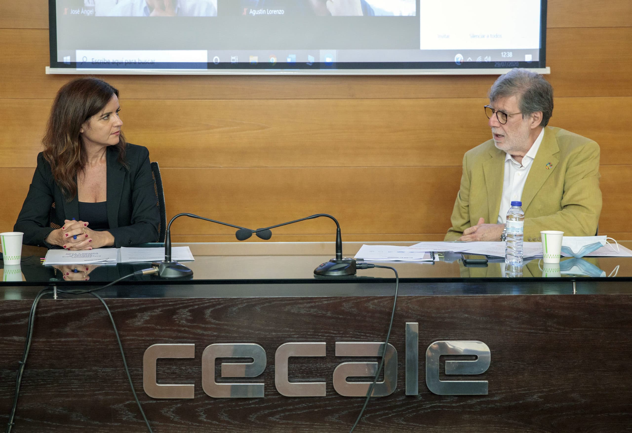 Semana de negociación entre Junta y Cecale para retomar el diálogo social