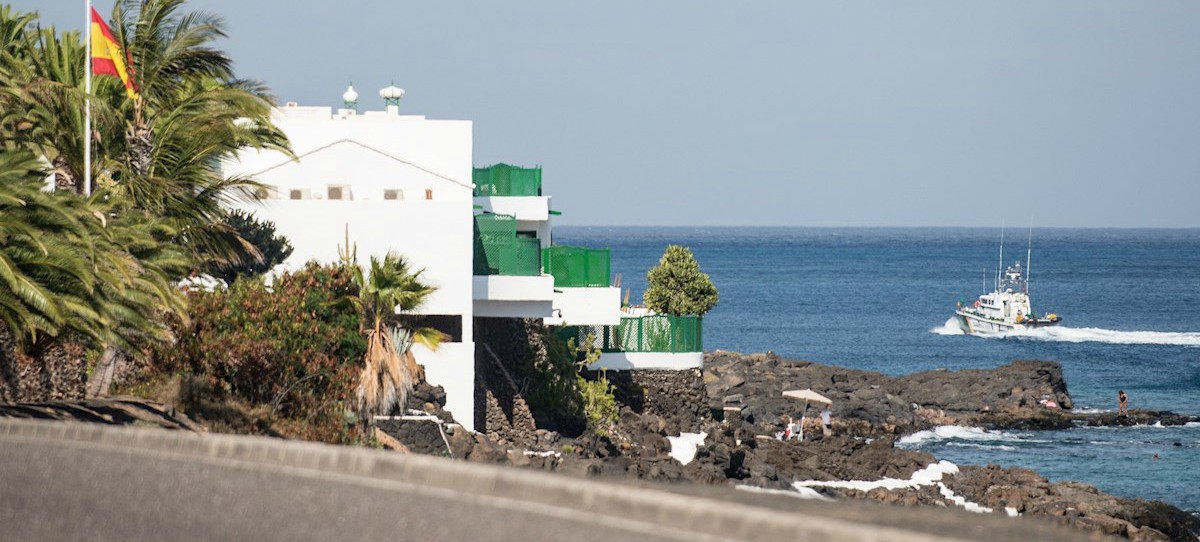 Mientras Sánchez disfruta de unas vacaciones de lujo en La Mareta, Lanzarote, Europa estrecha el cerco a España