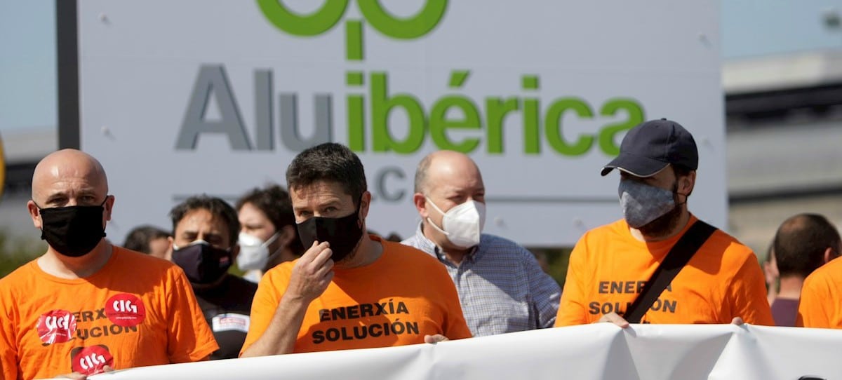 ‘Ministra Maroto, no nos vendas la moto’, los trabajadores de Alu Ibérica piden explicaciones al Gobierno