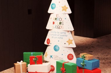 CaixaBank moviliza a sus oficinas para que 25.000 menores reciban su regalo de Navidad