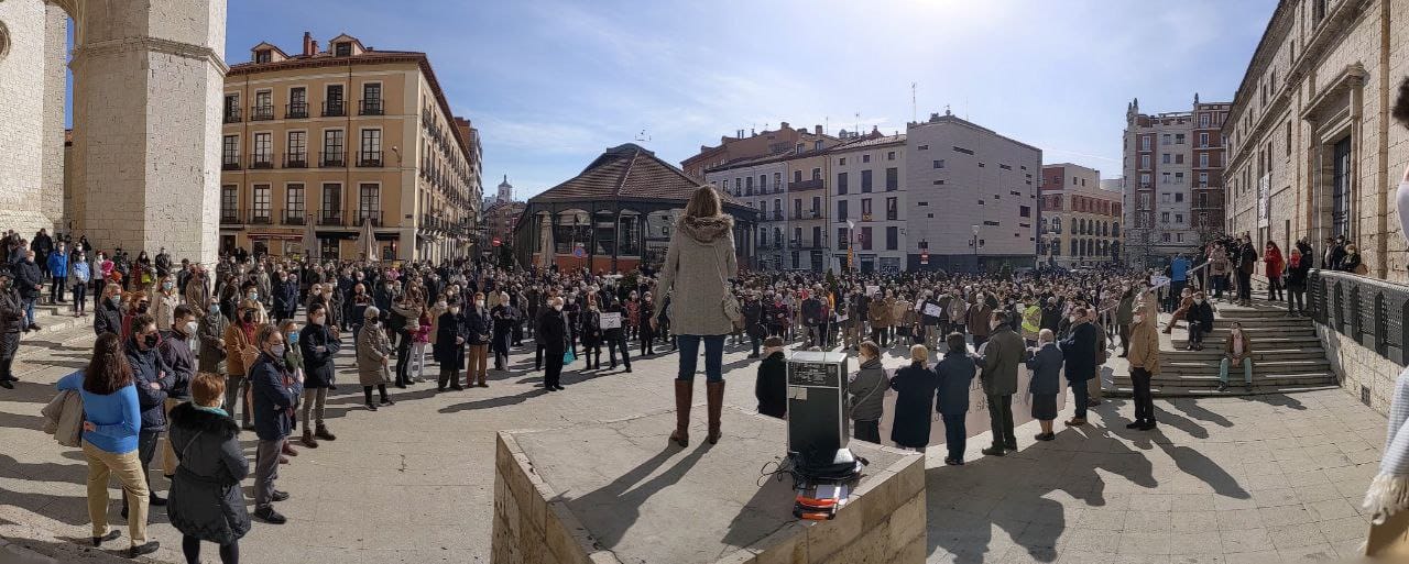 Cientos de personas se manifiestan en Valladolid en defensa de la libertad religiosa