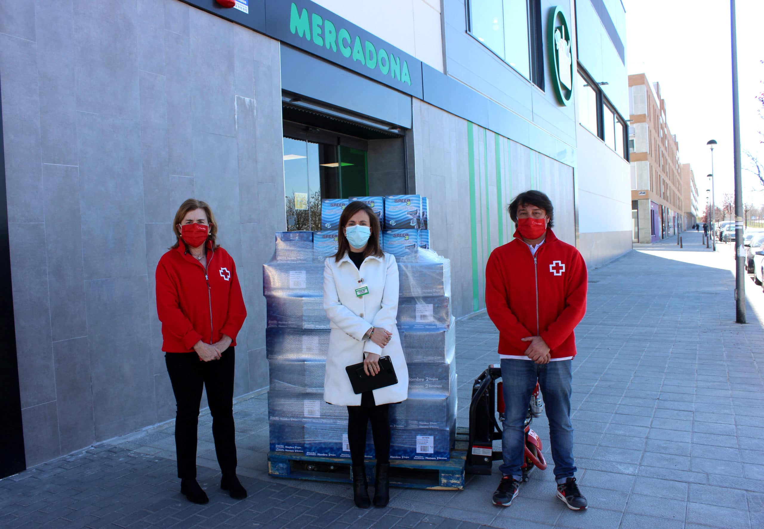 Mercadona dona 2.000 cuchillas de afeitar a Cruz Roja Española Valladolid