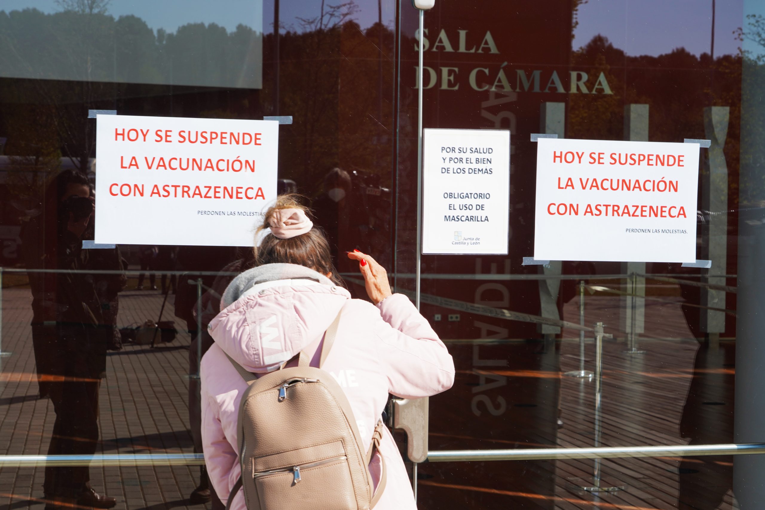 La Comunidad reanudará la vacunación con Astra Zeneca sólo a mayores de 60 años