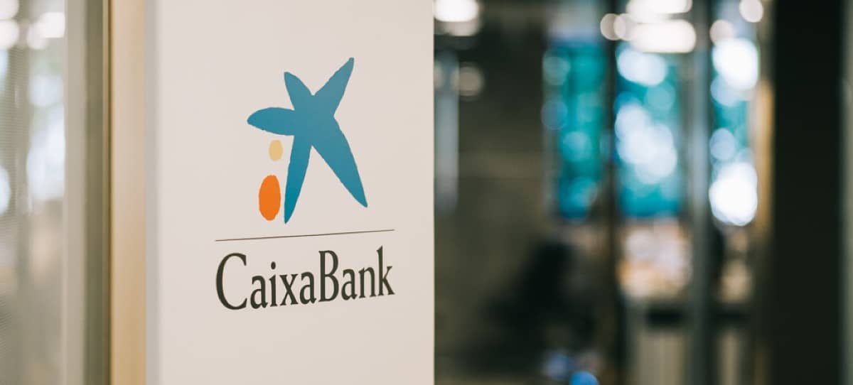 CaixaBank gana 4.816 millones de euros en 2023, un 53,9% más, y distribuirá un dividendo de 2.890 millones
