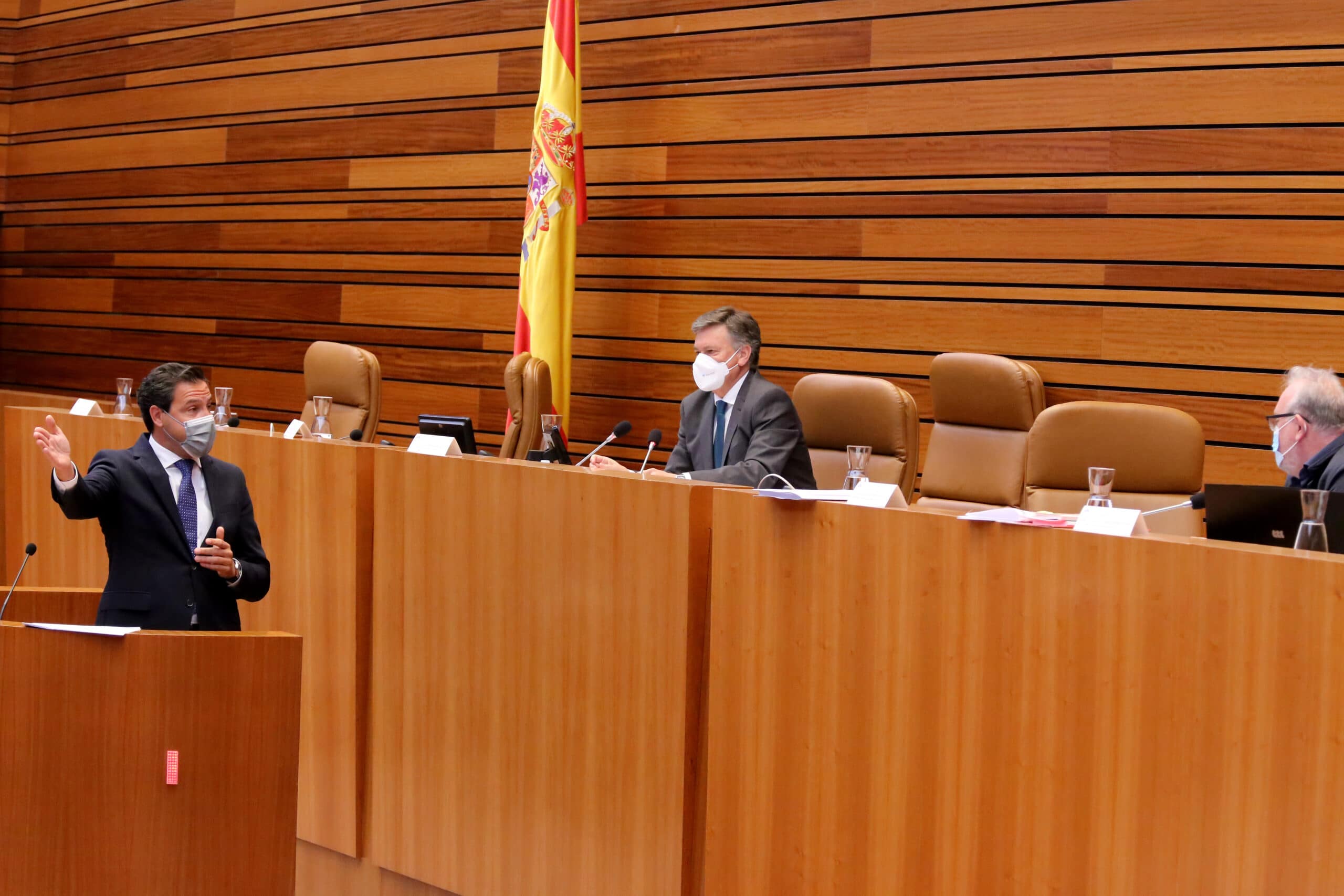 Las Cortes aprueban por unanimidad instar al Gobierno a que pague el IVA pendiente