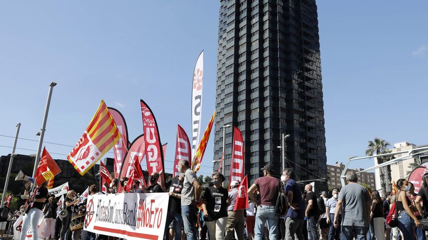 Martes marcado por una nueva jornada de huelga y la reunión para negociar el ERE de CaixaBank