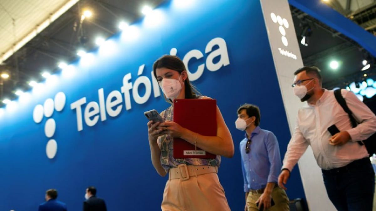Telefónica se mantiene líder destacado del  mercado aunque pierde cuota en fijo y móvil