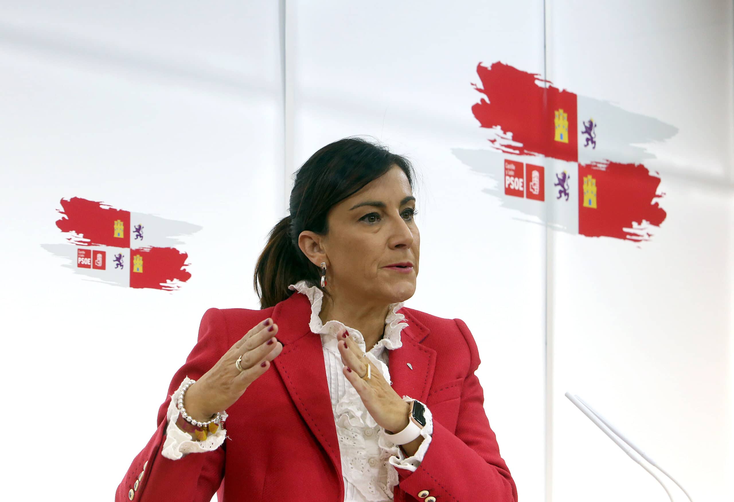 Ana Sánchez (PSOE) compara a Mañueco con «el rey desnudo» porque «ni ve, ni escucha»