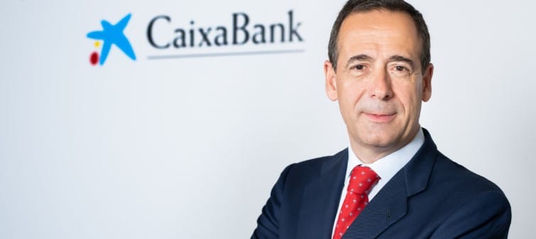 El CEO de CaixaBank, Gonzalo Gortázar, asegura que no hay fuga de clientes tras la fusión con Bankia