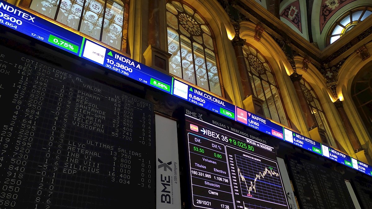 El IBEX 35 reacciona tras cuatro días de caídas por Telefónica, Inditex y Santander