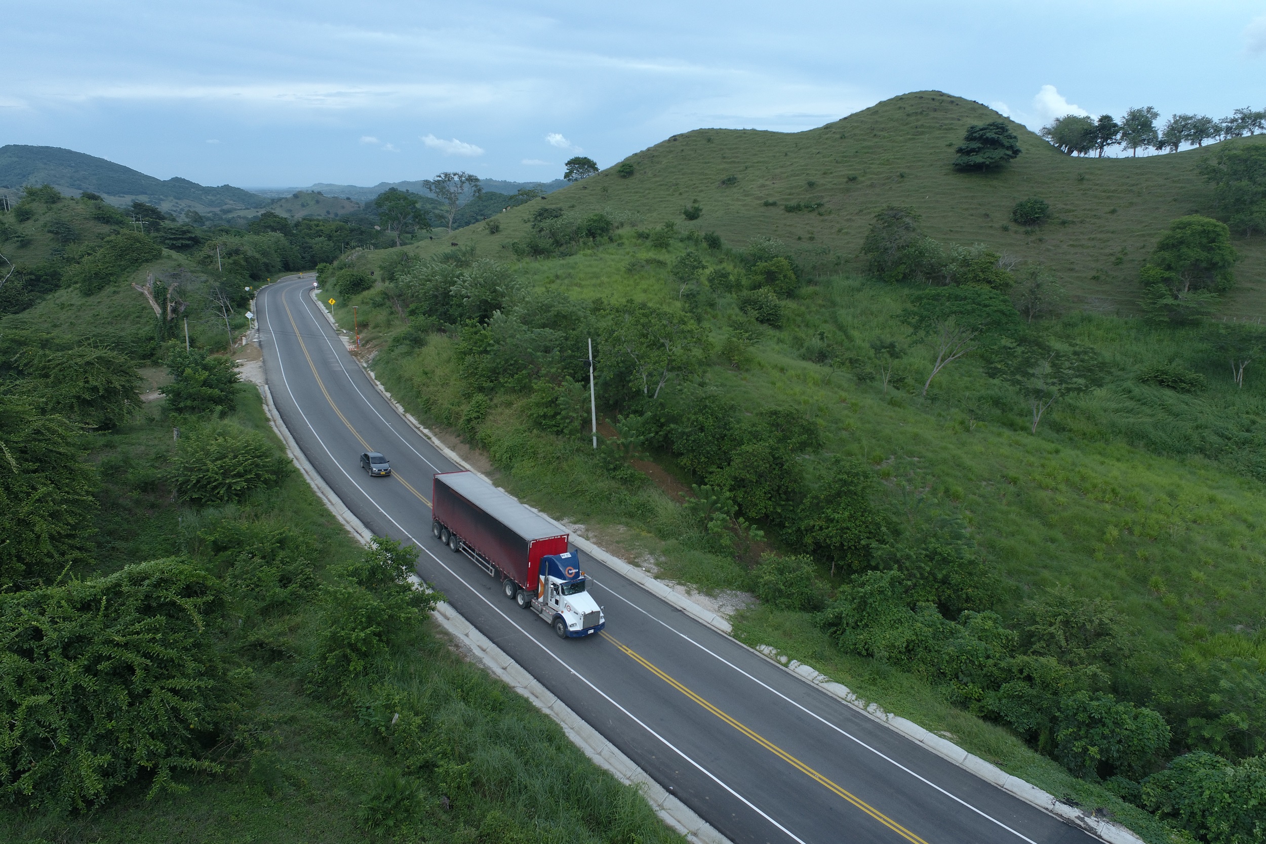 Gana Premio Latinfinance por la emisión del bono social de la autopista Montes de María (Colombia)