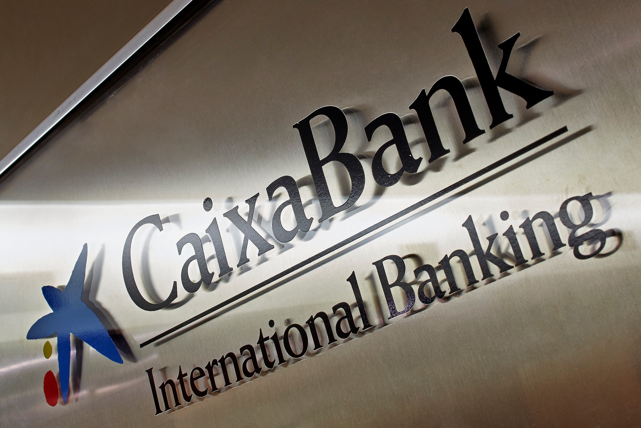 Caixabank alcanza el 90% de la recompra de acciones