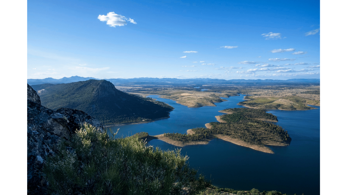 La Diputación de Badajoz y Nestlé impulsan la conservación de los recursos naturales de la Reserva de la Biosfera de La Siberia, en Extremadura