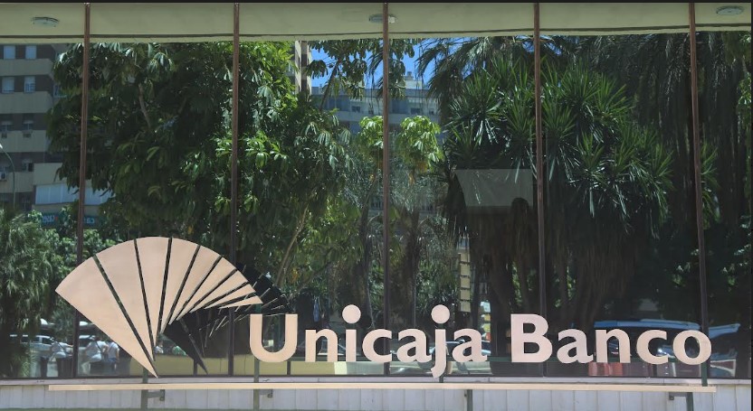 Santalucía eleva del 3,5% al 5% su participación en Unicaja Banco