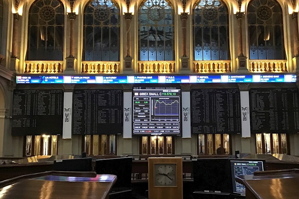 El IBEX 35 roza el 8.850 en otro pequeño avance que no llega al 0,5%
