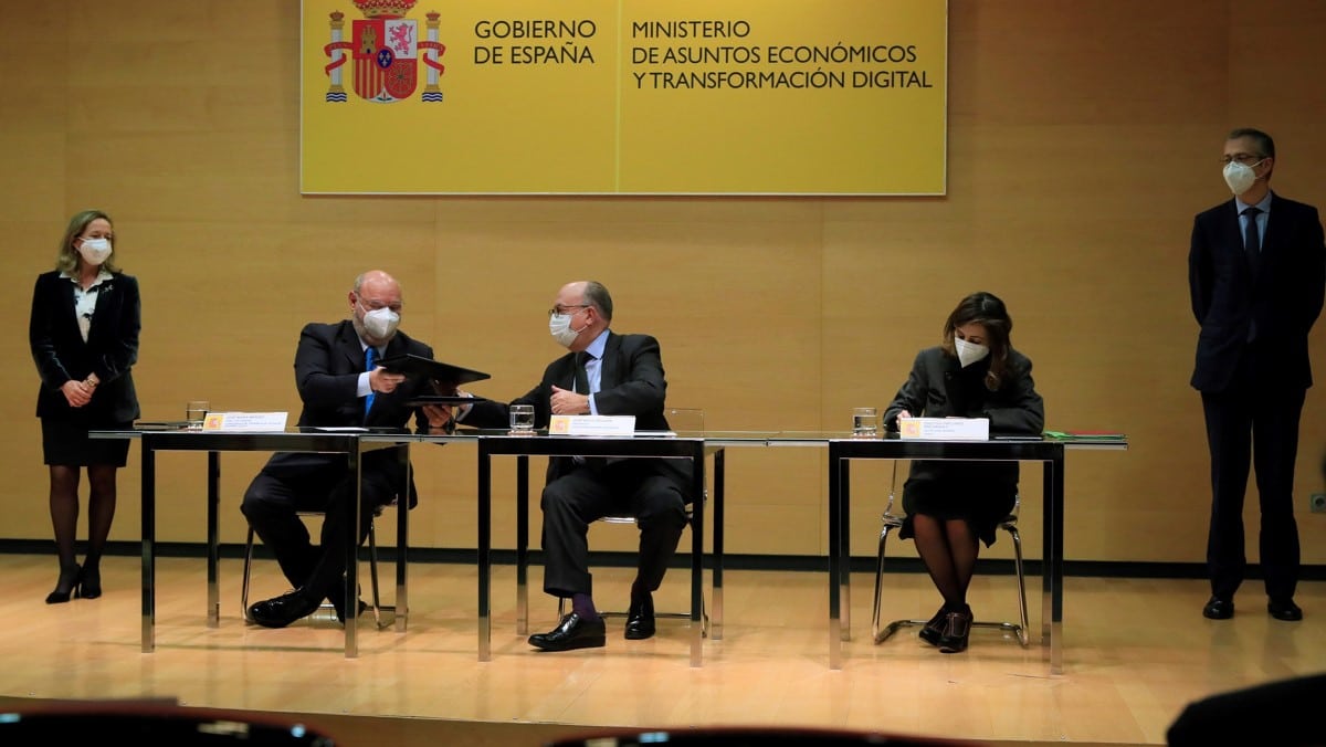 La AEB, CECA y UNACC firman las medidas de la banca para mayores y discapacitados