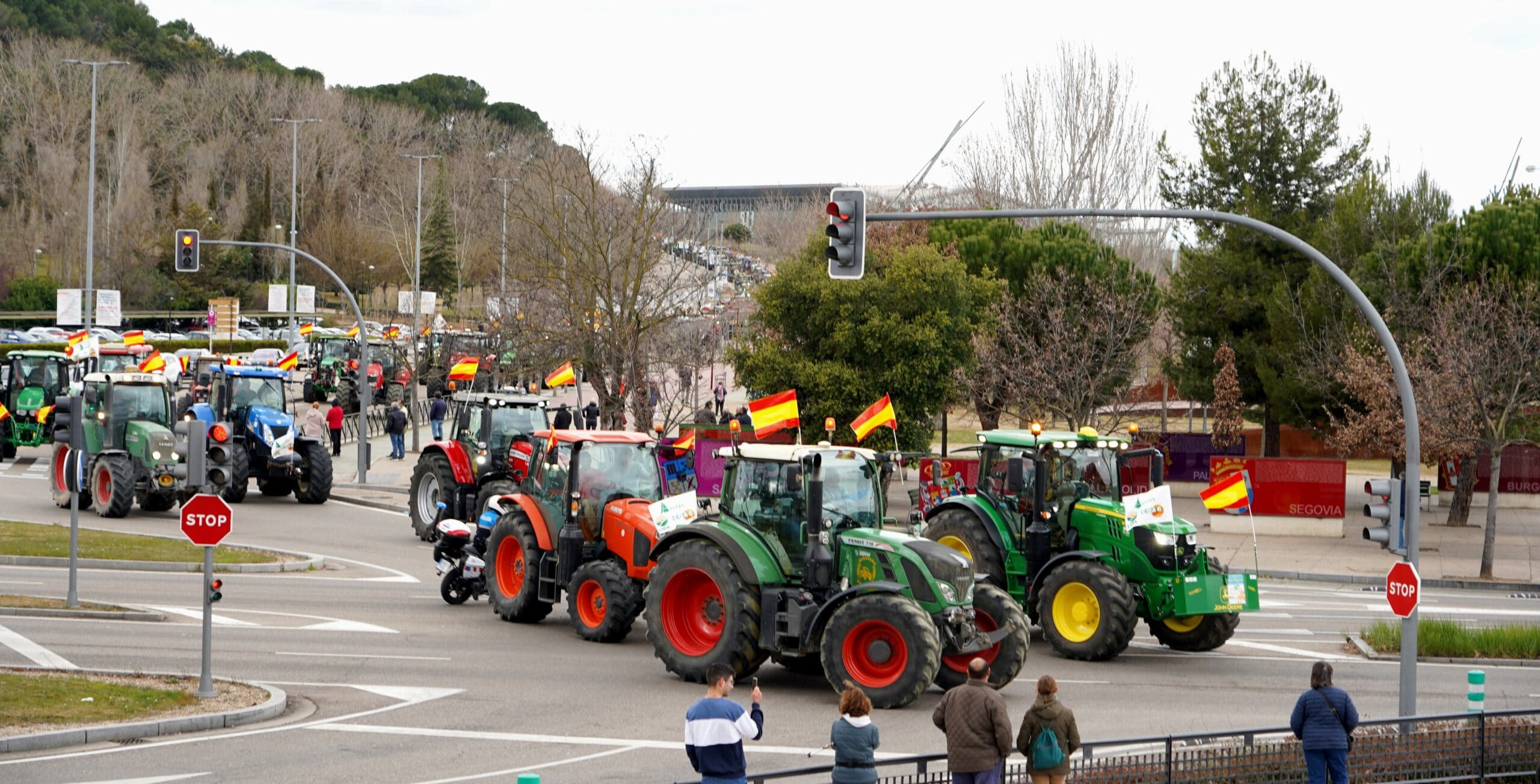Las OPAS siembran Valladolid de tractores en demanda de precios justos para el campo