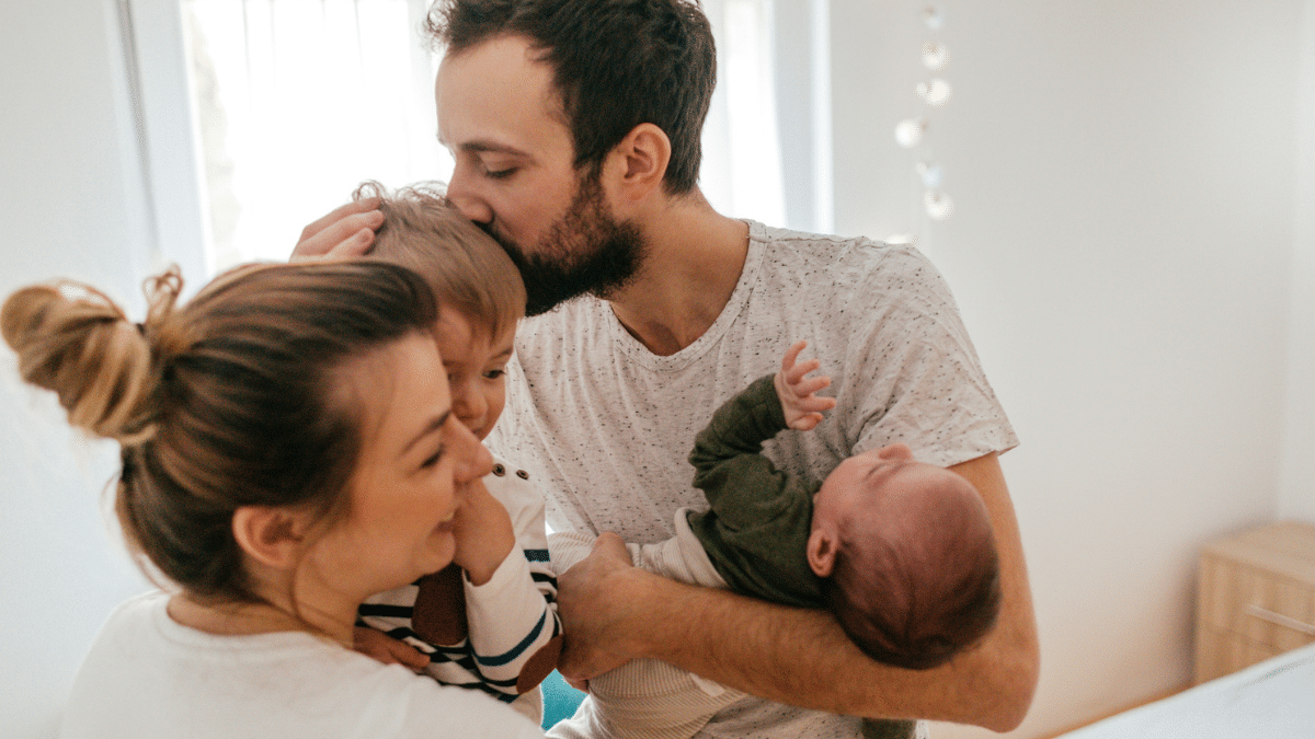 ¿Cuánto se implican los padres españoles en el cuidado de los hijos?