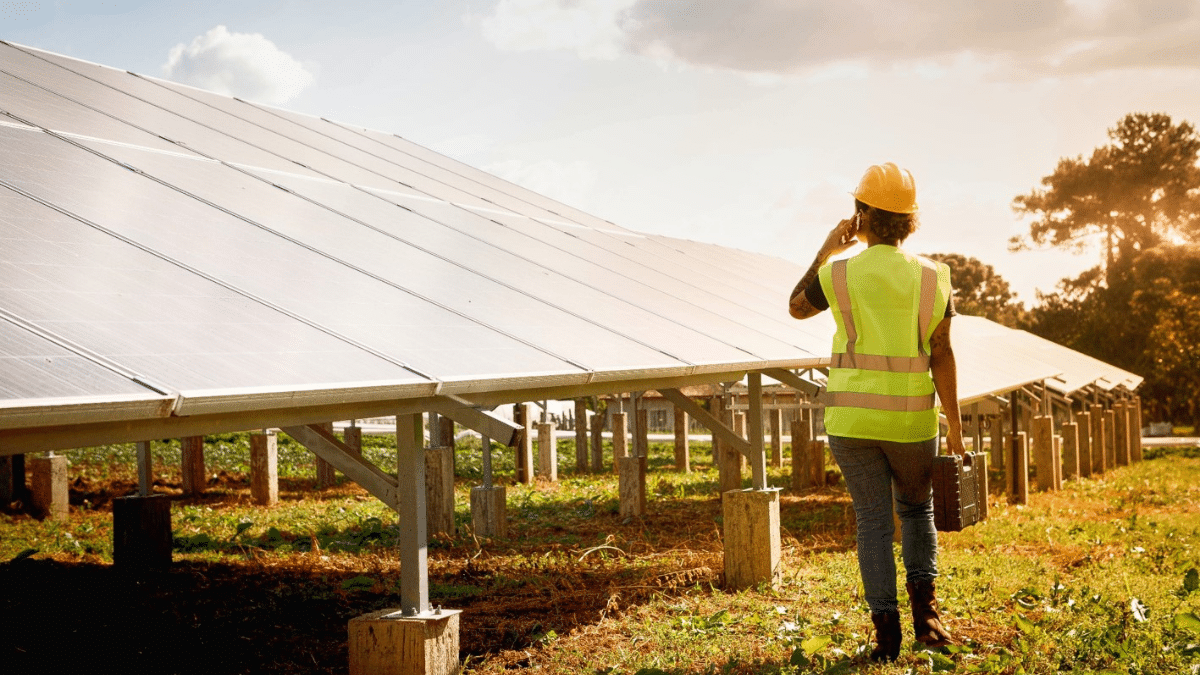 Santander financia proyectos renovables con una capacidad de generación de energía equivalente al consumo anual de 9,2 millones de hogares￼
