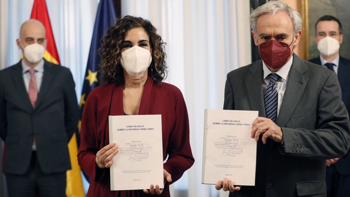 Tasa por ocupación de dominio público, la idea de los expertos de Montero para gravar fiscalmente al reparto de paquetería