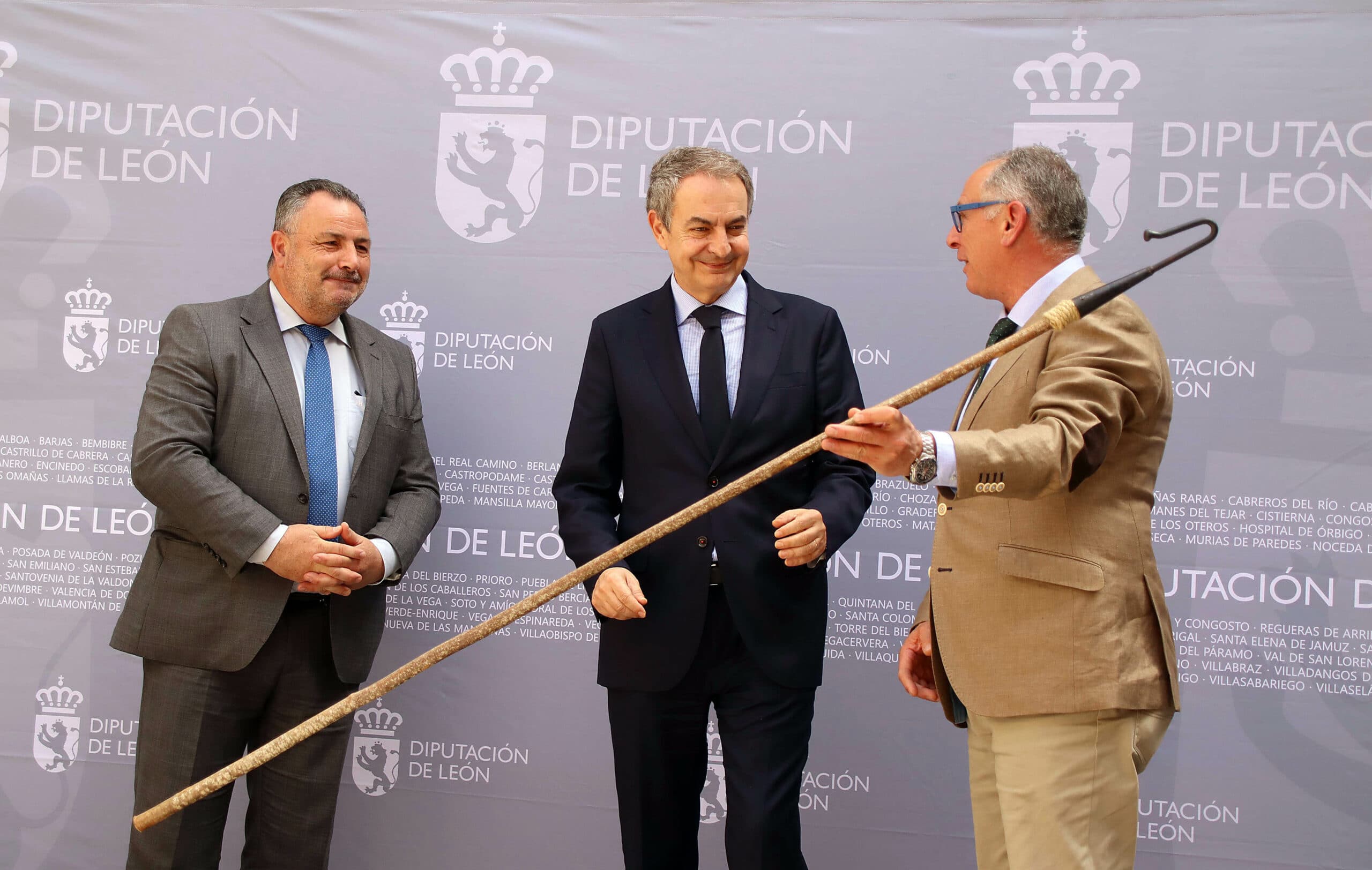 Zapatero anima a León a «dar la batalla» para atraer inversiones