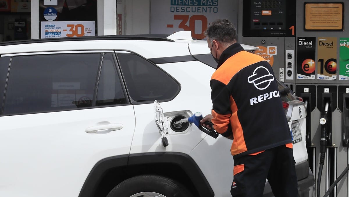 Suben los márgenes de Repsol en plena escalada de precios de la gasolina y diésel