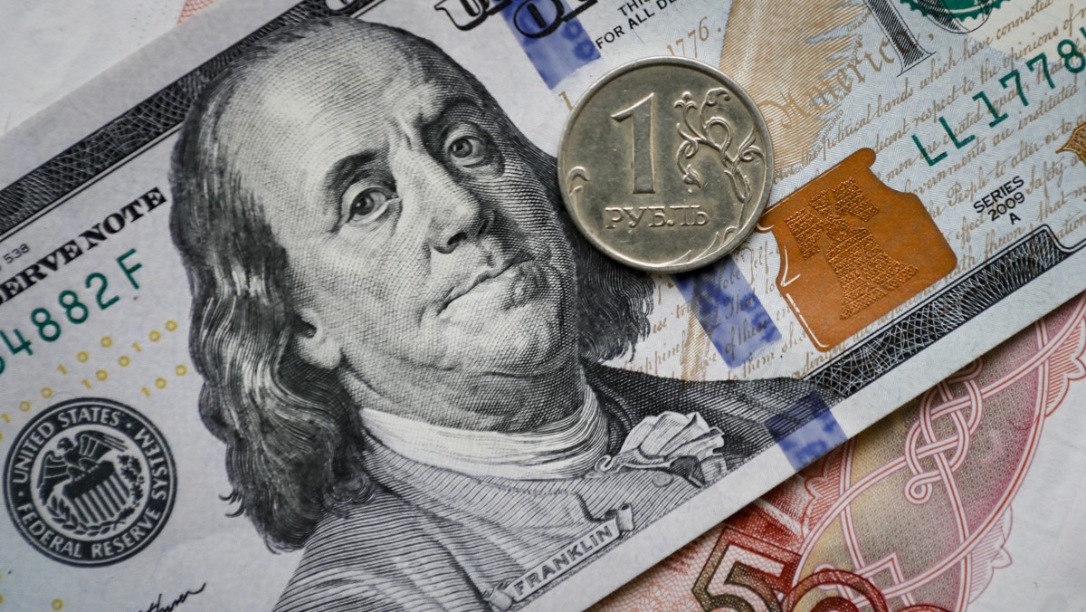 Mínimos de 20 años del euro frente al dólar