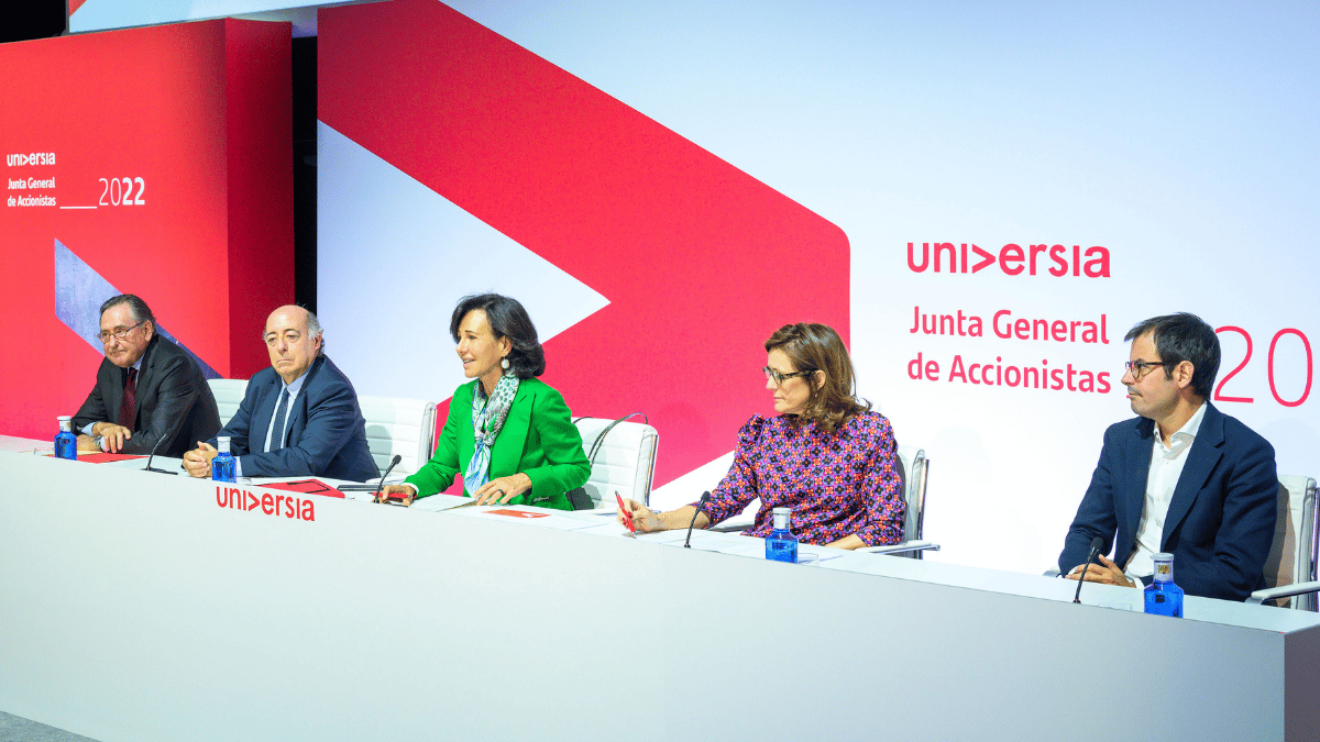 Ana Botín reclama que la Universidad sea prioritaria en la asignación de fondos europeos