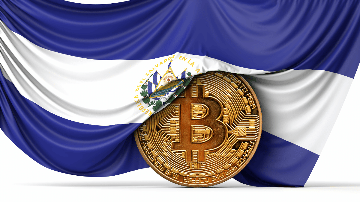 Remesas con aplicaciones de criptomonedas llegaron casi al 2% en El Salvador